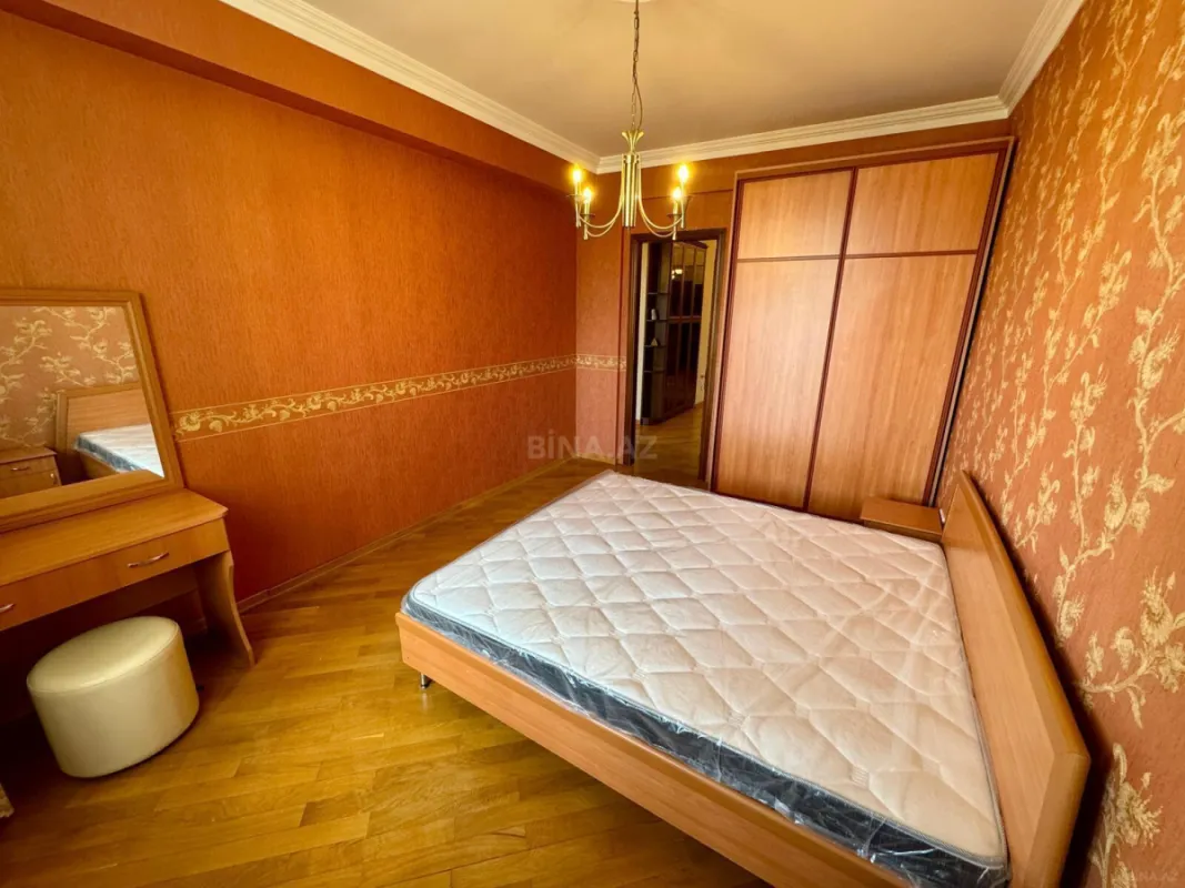 Kirayə verilir 4 otaqlı mənzil 150 m²