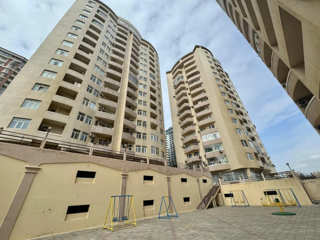 Kirayə verilir 4 otaqlı mənzil 150 m²