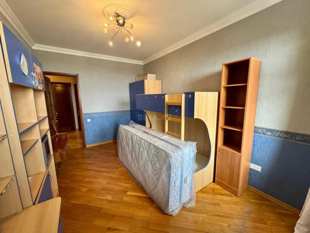 Kirayə verilir 4 otaqlı mənzil 150 m²