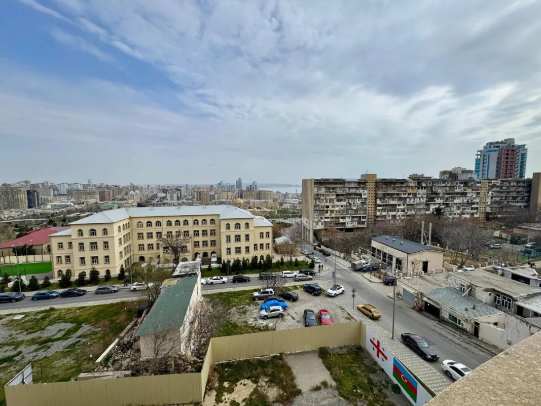 Kirayə verilir 4 otaqlı mənzil 150 m²