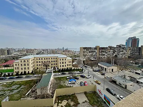 Kirayə verilir 4 otaqlı mənzil 150 m²