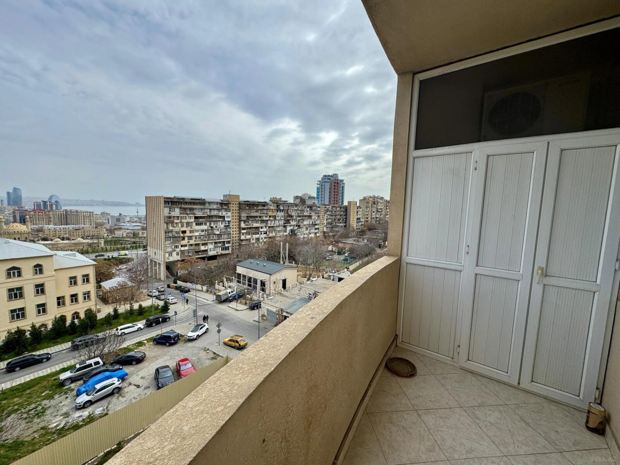 Kirayə verilir 4 otaqlı mənzil 150 m²