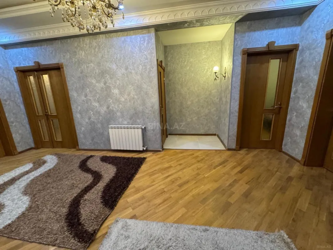 Satılır 3 otaqlı mənzil 130 m²