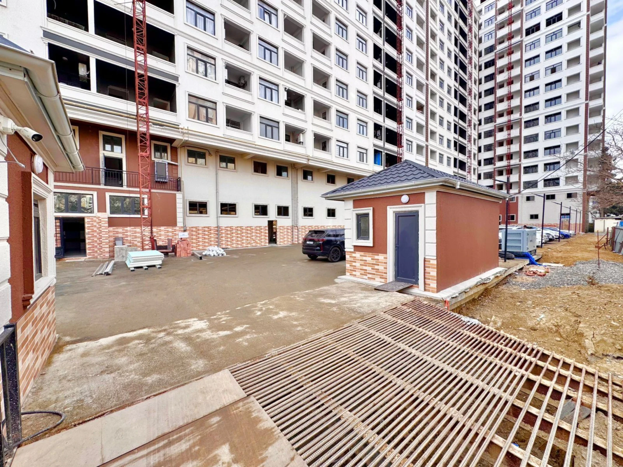 Satılır 4 otaqlı mənzil 137 m²