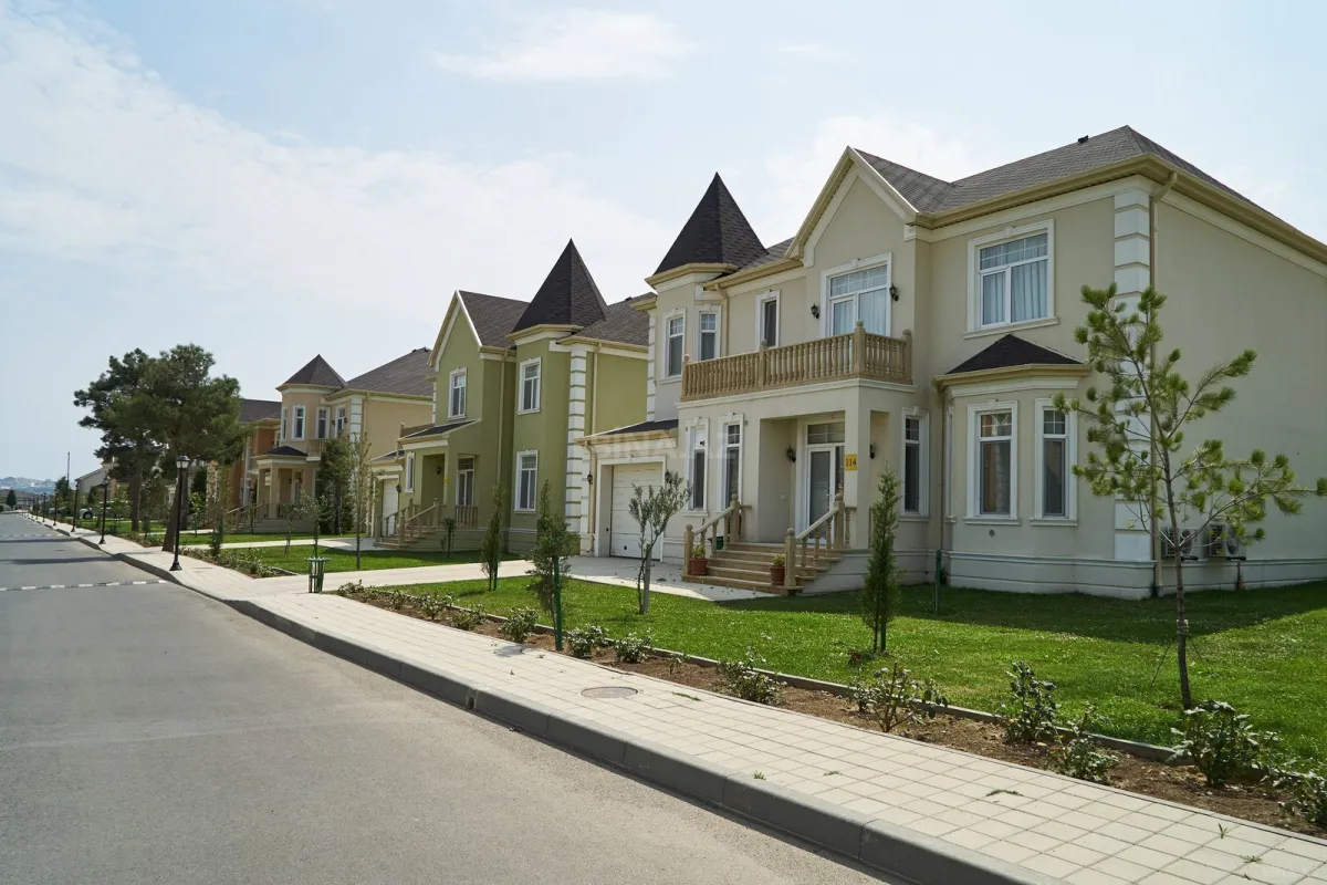 Satılır 4 otaqlı həyət evi 190 m²
