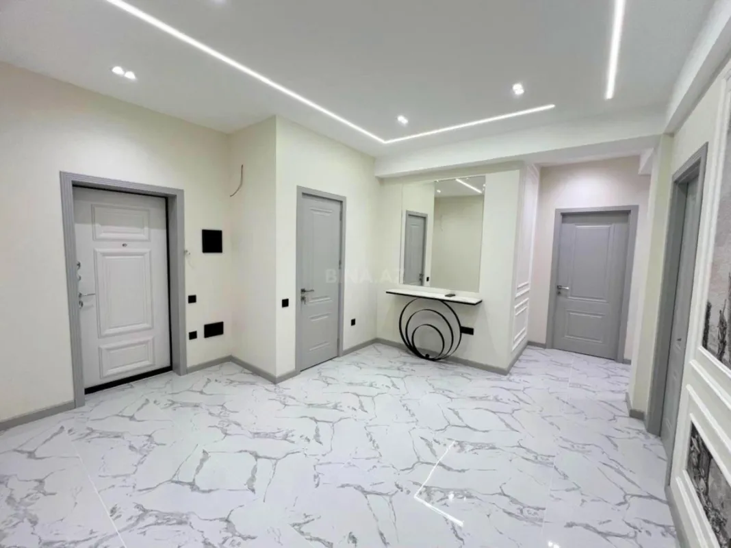 Satılır 4 otaqlı mənzil 192.8 m²