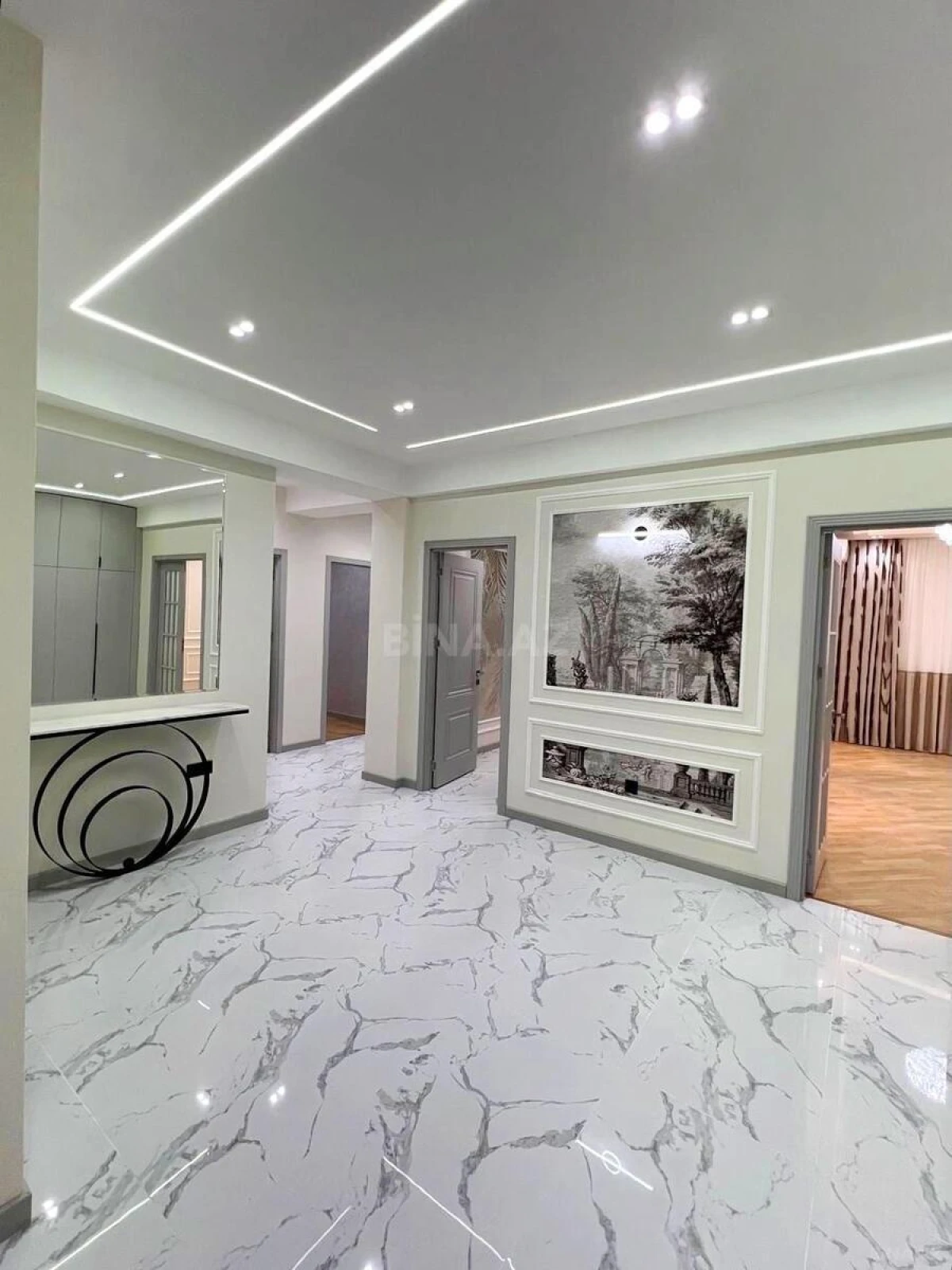 Satılır 4 otaqlı mənzil 192.8 m²