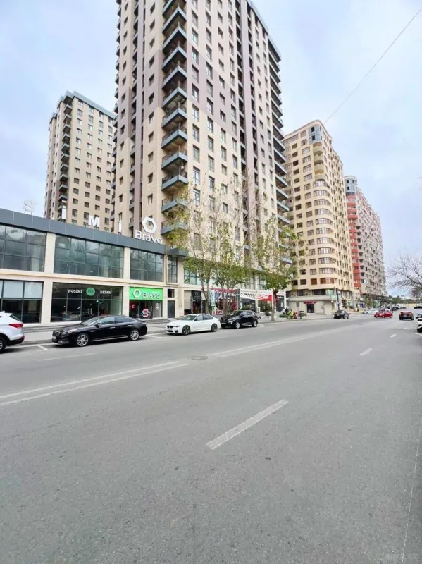 Satılır 4 otaqlı mənzil 192.8 m²