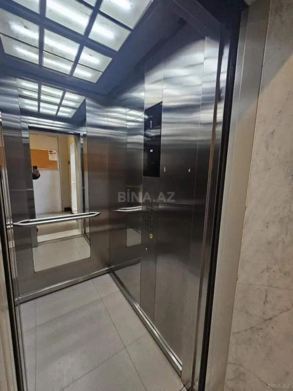 Satılır 4 otaqlı mənzil 192.8 m²