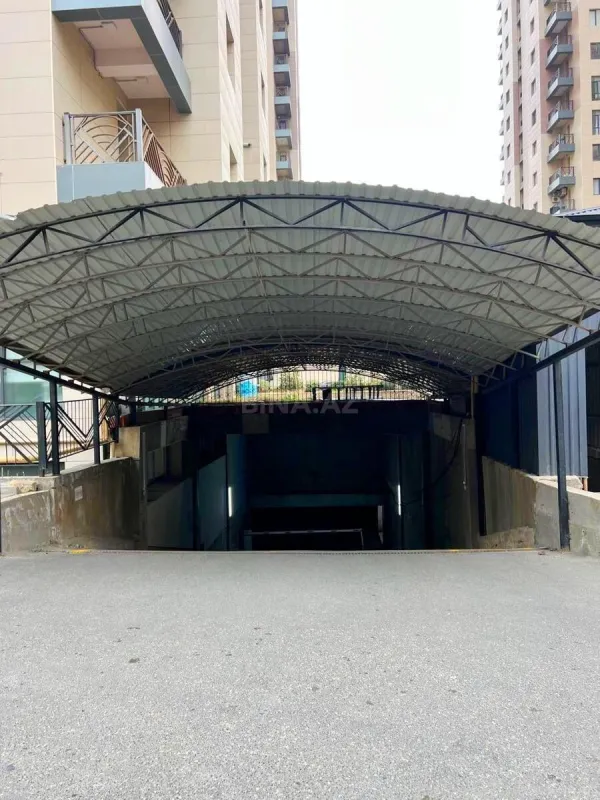 Satılır 4 otaqlı mənzil 192.8 m²