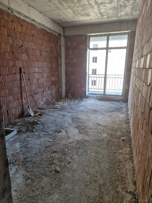 Satılır 4 otaqlı mənzil 181 m²