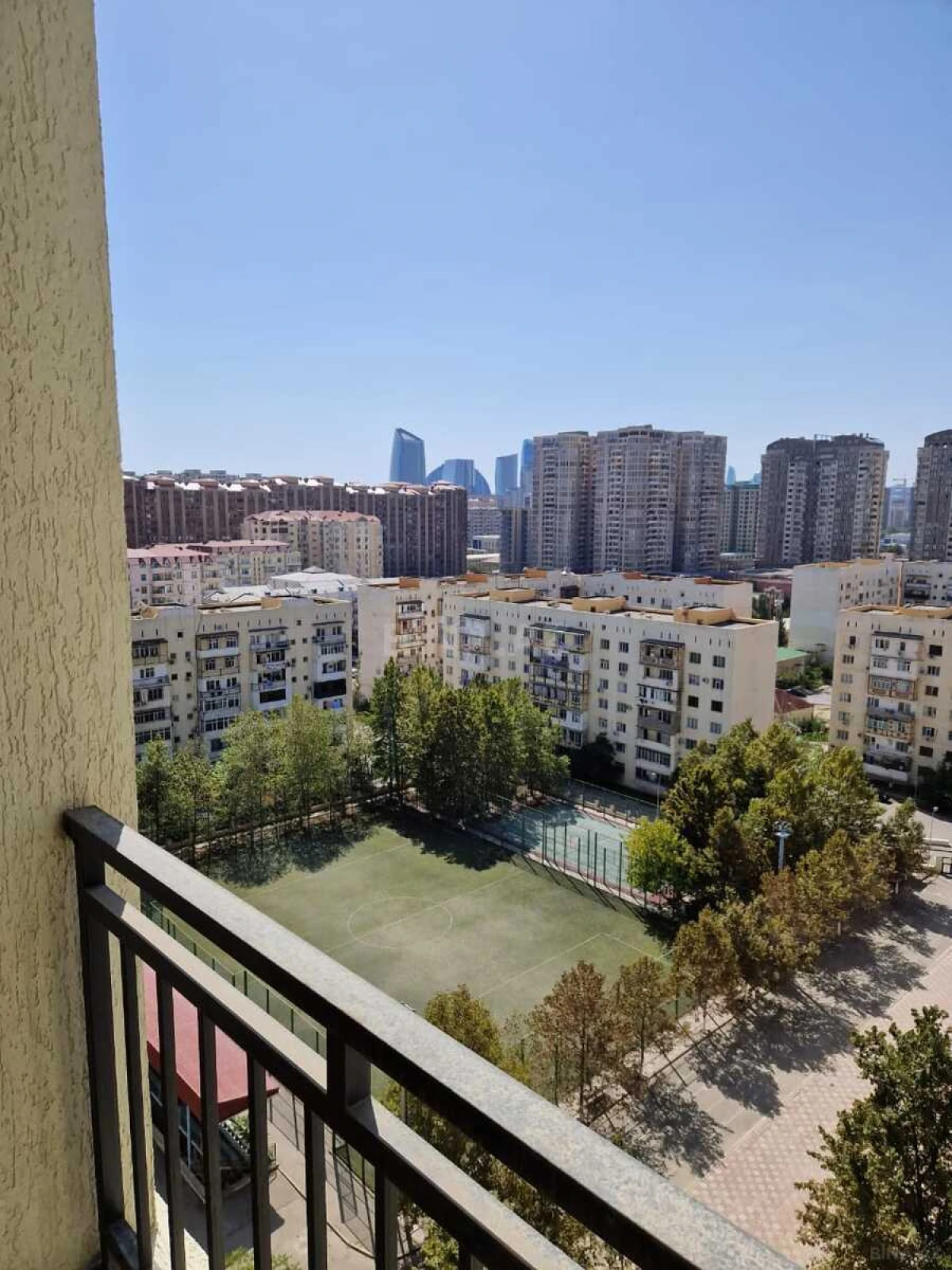 Satılır 4 otaqlı mənzil 181 m²