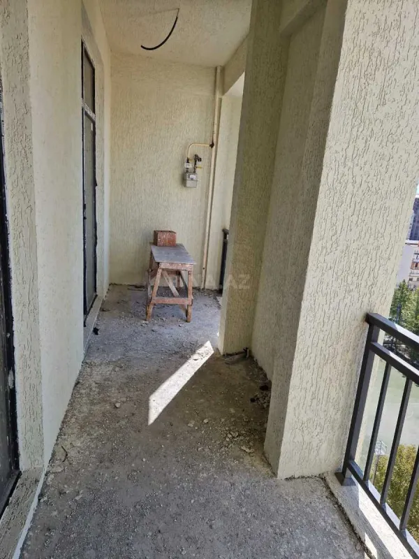 Satılır 4 otaqlı mənzil 181 m²