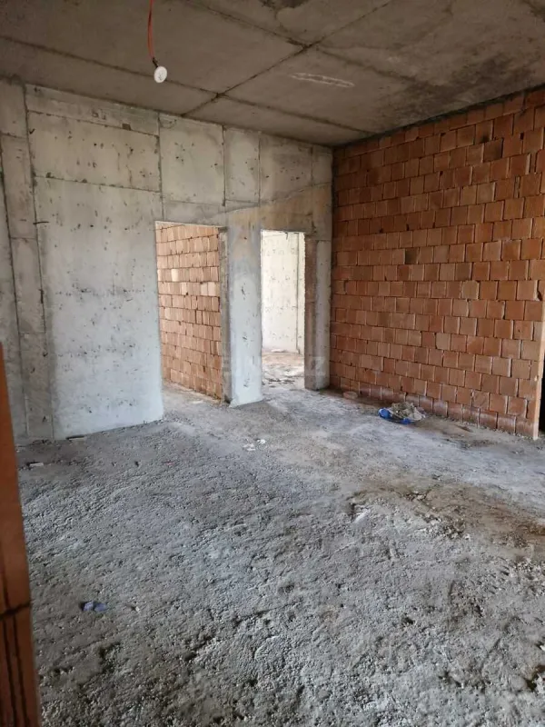 Satılır 4 otaqlı mənzil 181 m²