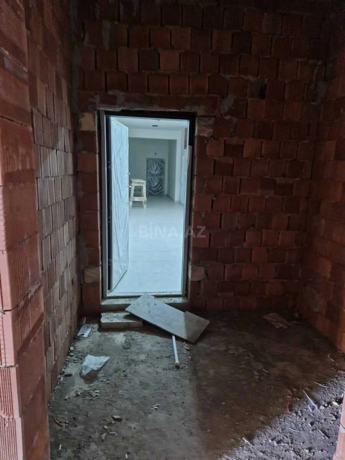 Satılır 4 otaqlı mənzil 181 m²
