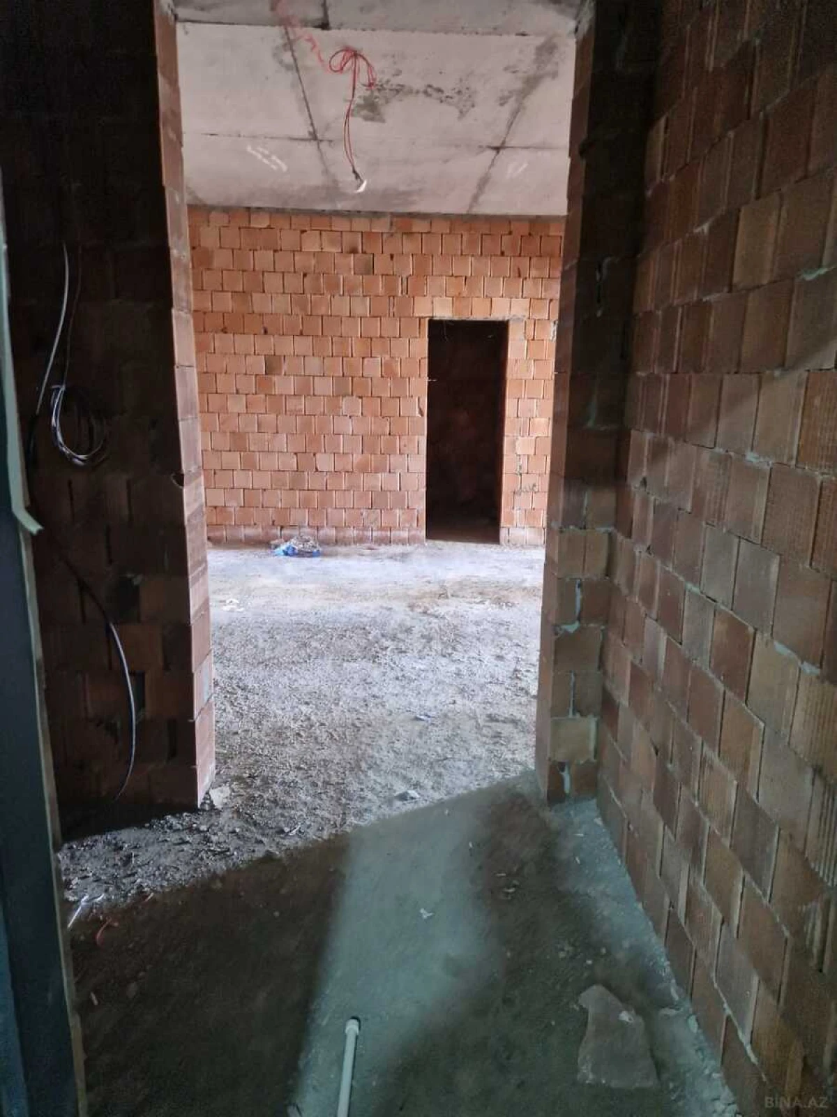 Satılır 4 otaqlı mənzil 181 m²