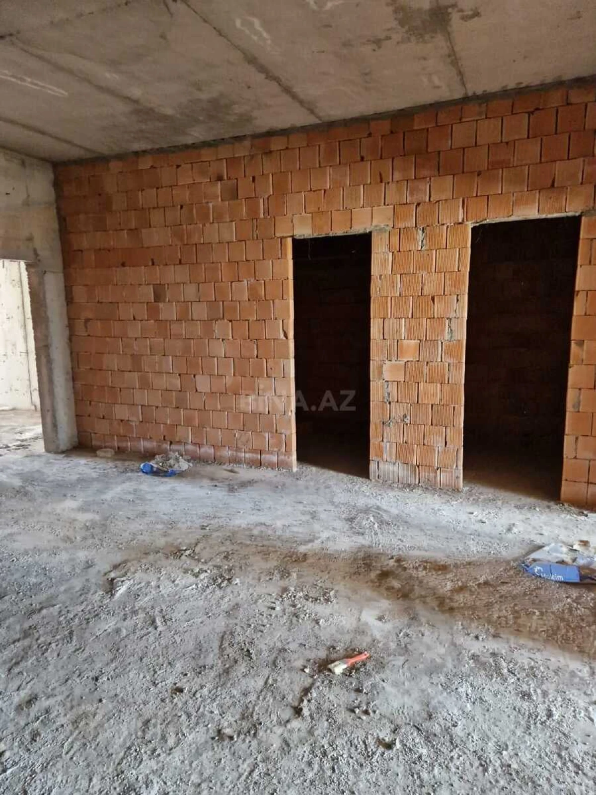 Satılır 4 otaqlı mənzil 181 m²