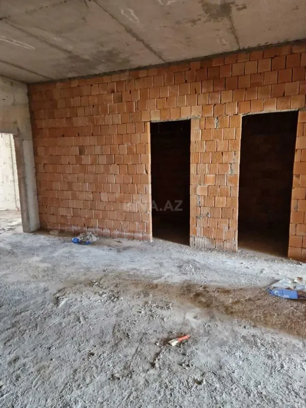 Satılır 4 otaqlı mənzil 181 m²