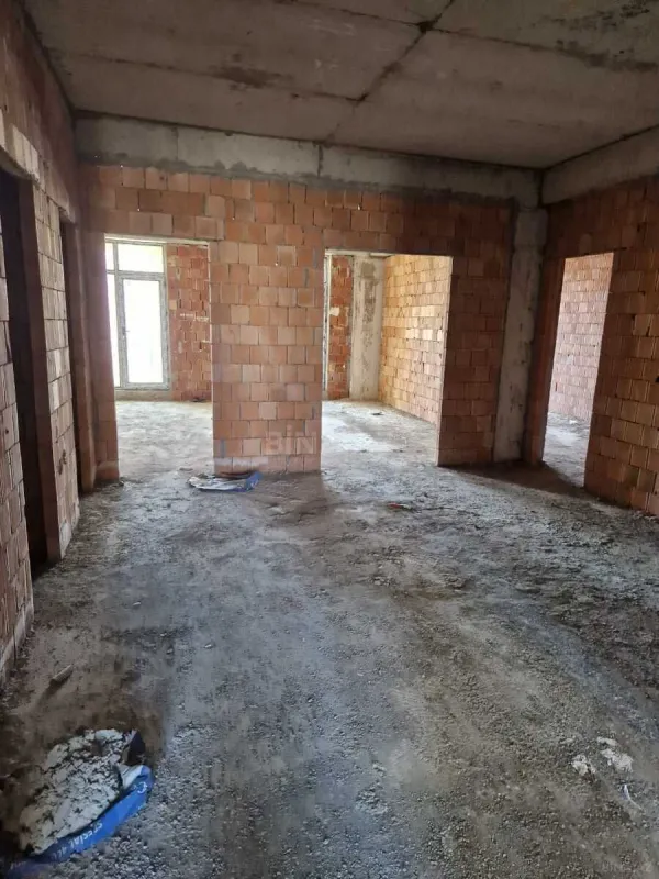 Satılır 4 otaqlı mənzil 181 m²