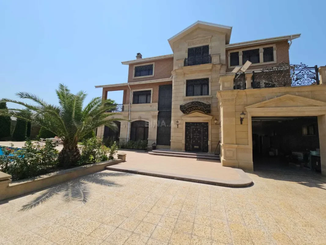 Satılır 8 otaqlı həyət evi 670 m²