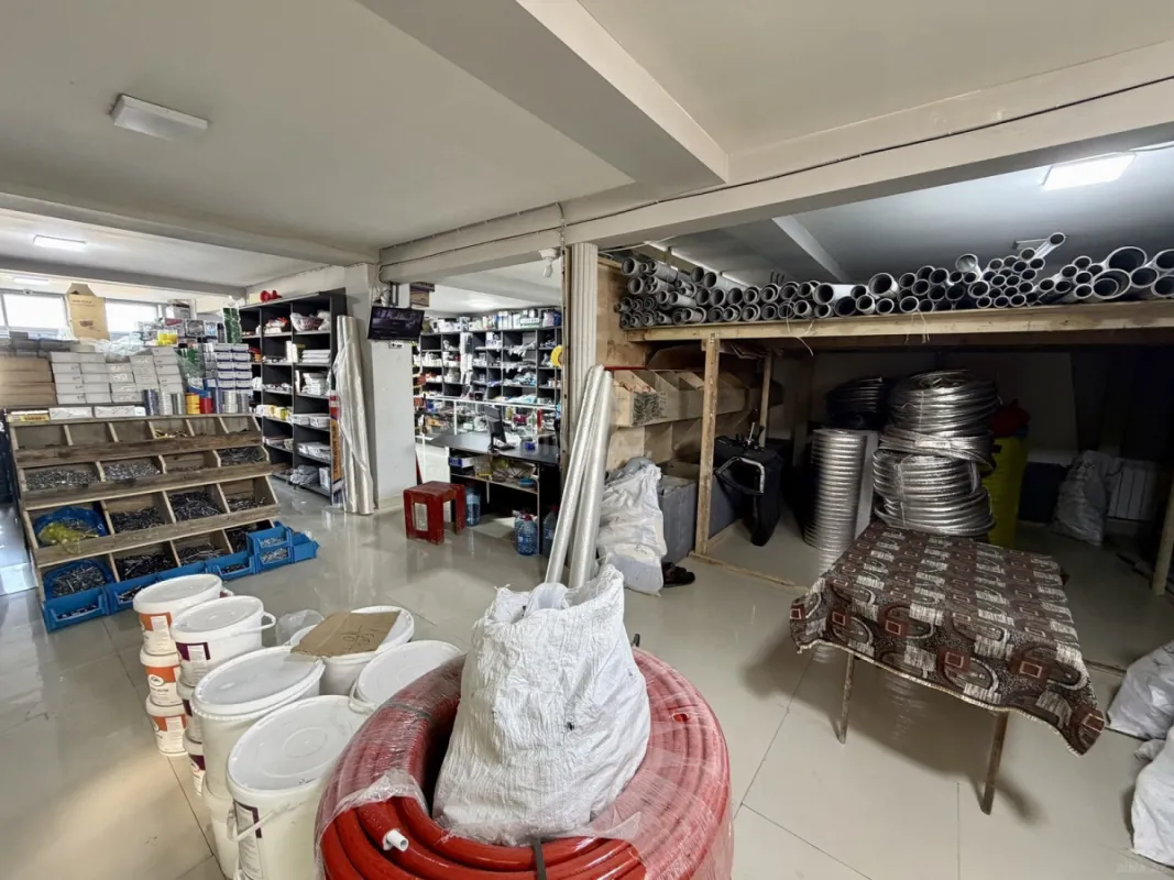 Satılır obyekt 1250 m²