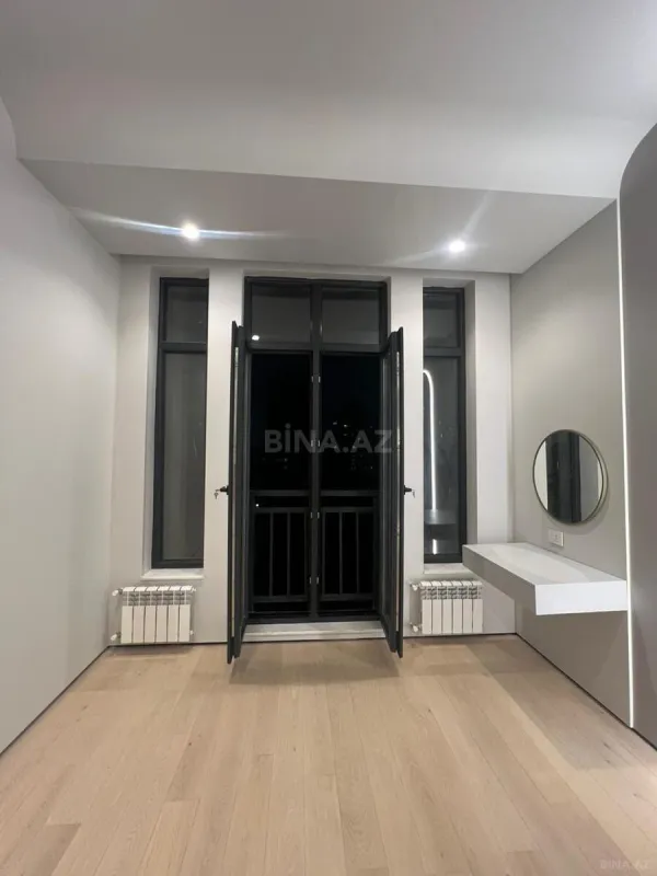 Satılır 3 otaqlı mənzil 109 m²