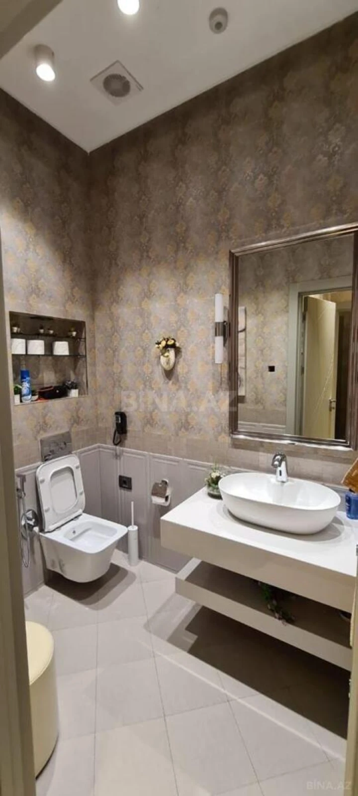 Kirayə verilir 5 otaqlı mənzil 250 m²