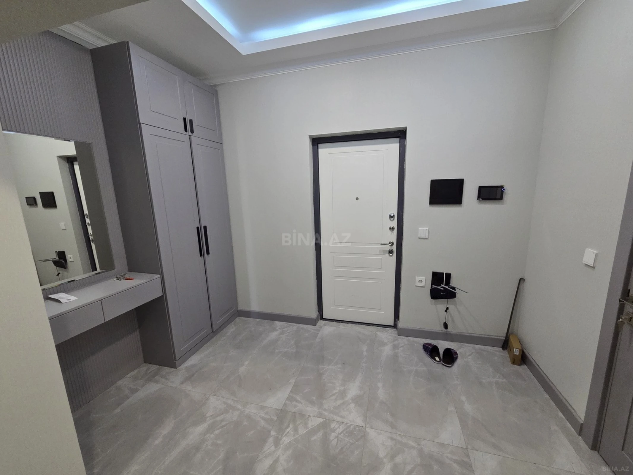 Satılır 2 otaqlı mənzil 61 m²