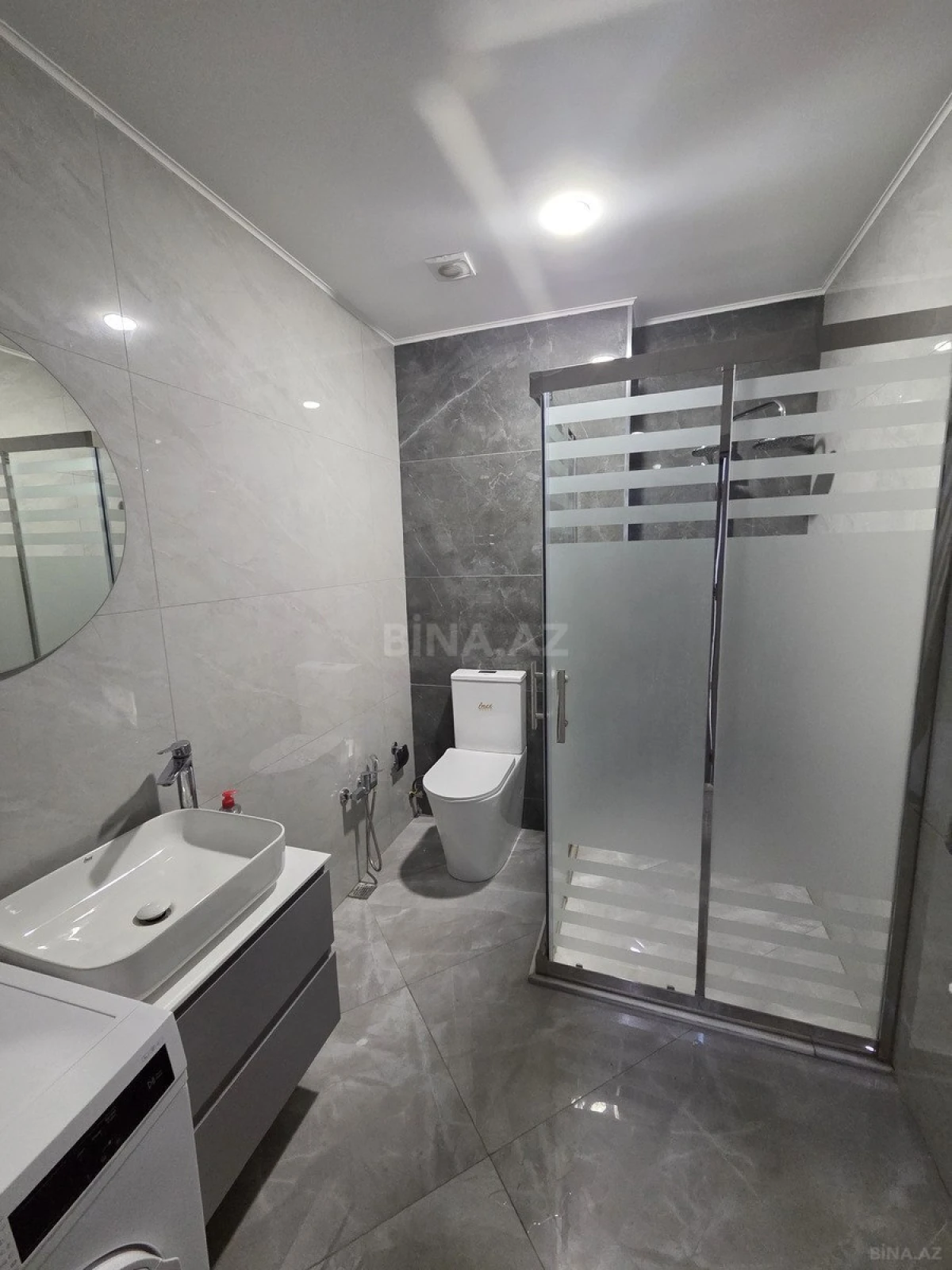 Satılır 2 otaqlı mənzil 61 m²