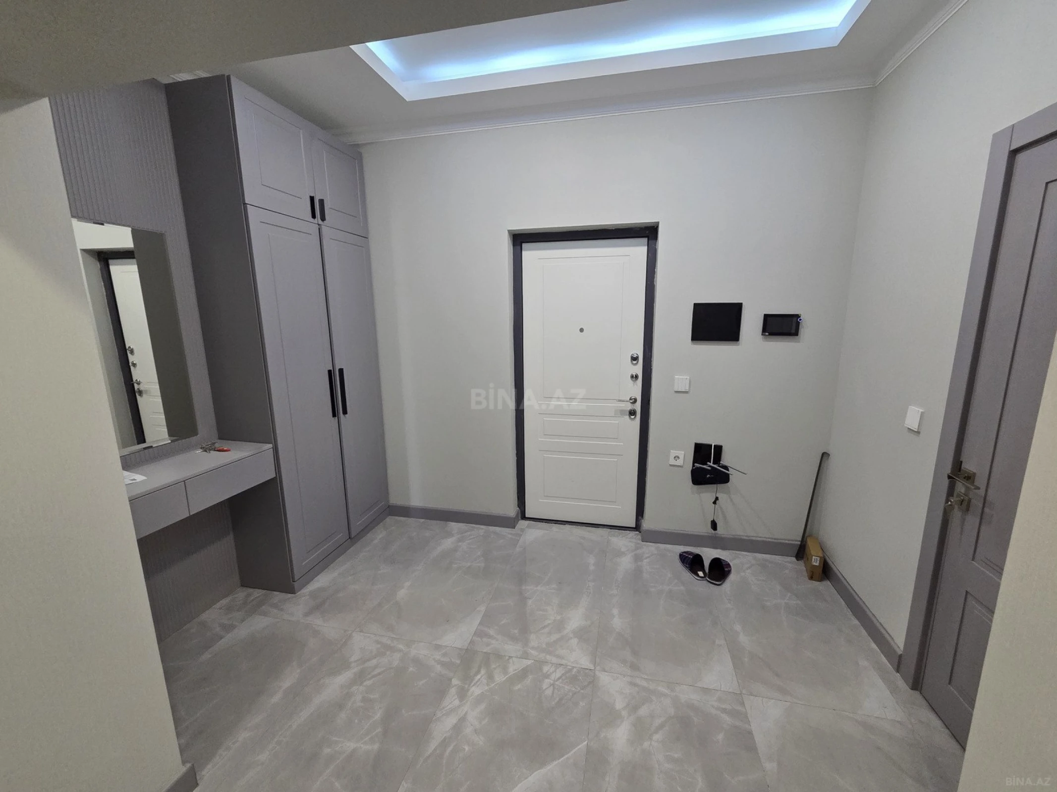 Satılır 2 otaqlı mənzil 61 m²