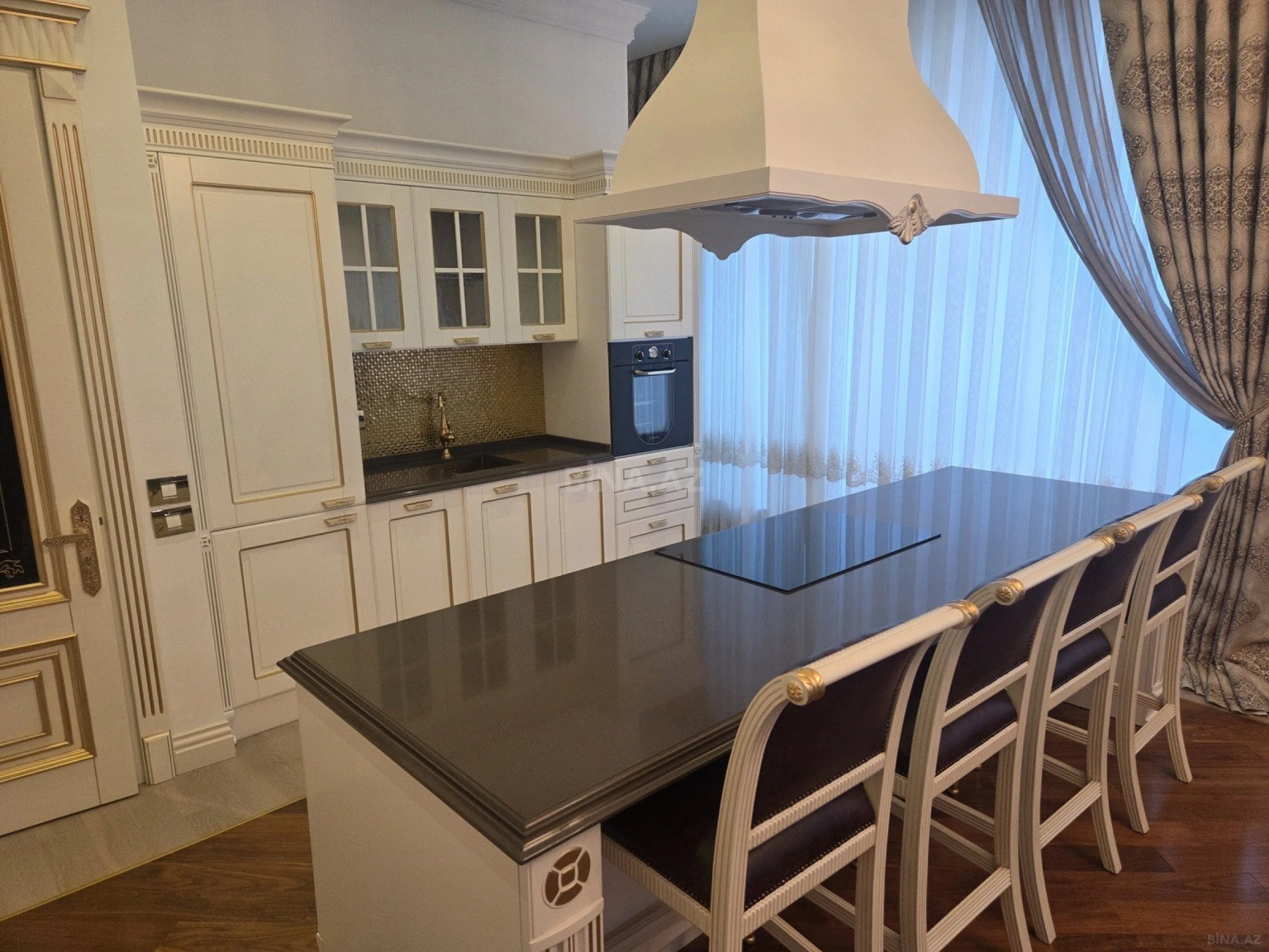 Kirayə verilir 9 otaqlı həyət evi 800 m²