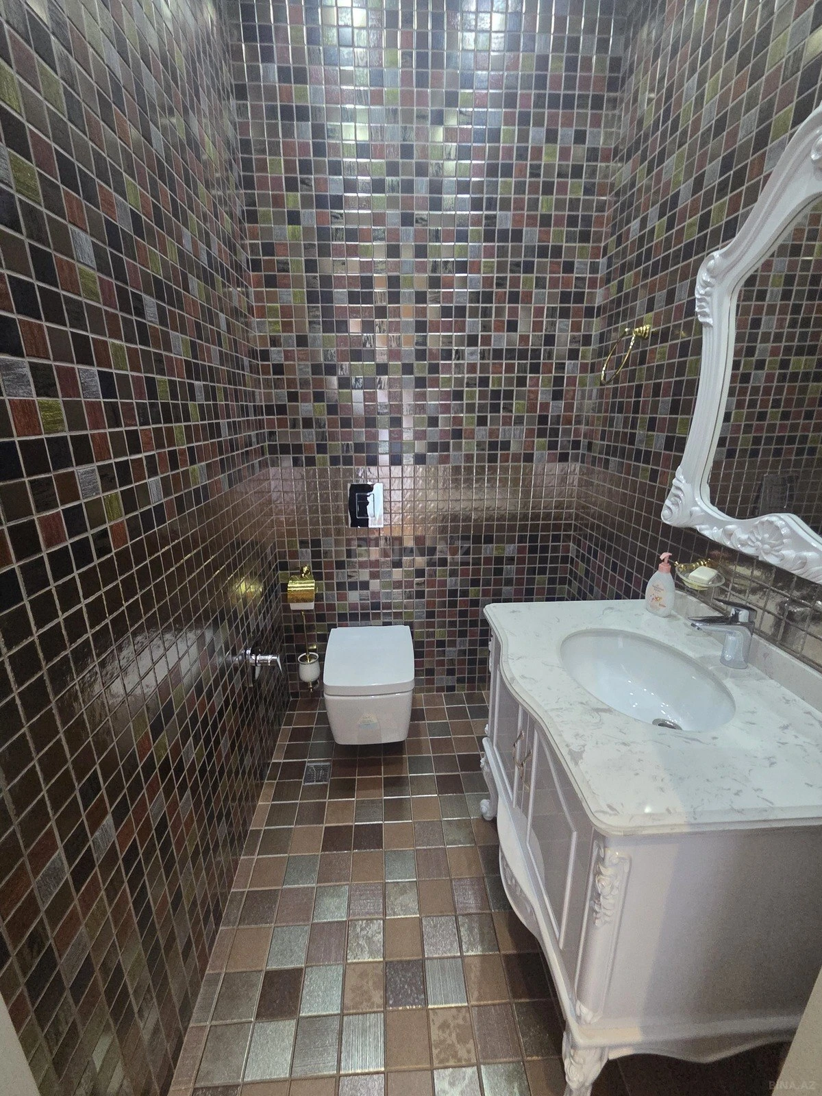 Kirayə verilir 9 otaqlı həyət evi 800 m²