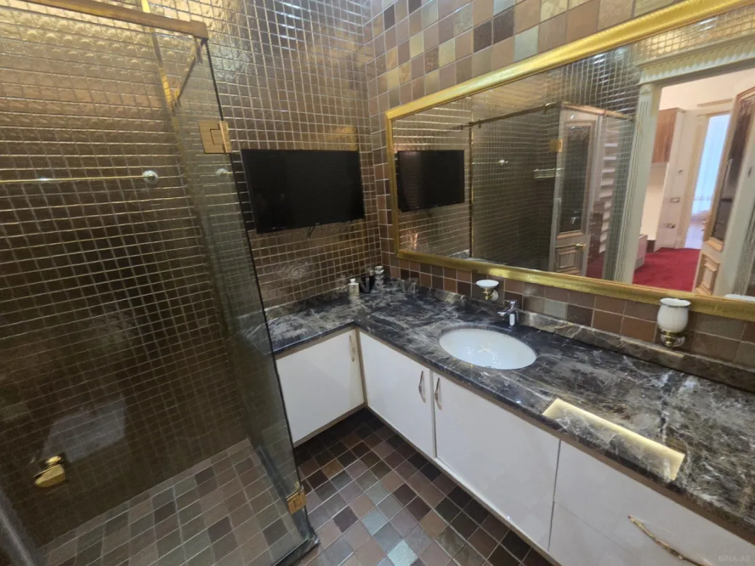 Kirayə verilir 9 otaqlı həyət evi 800 m²