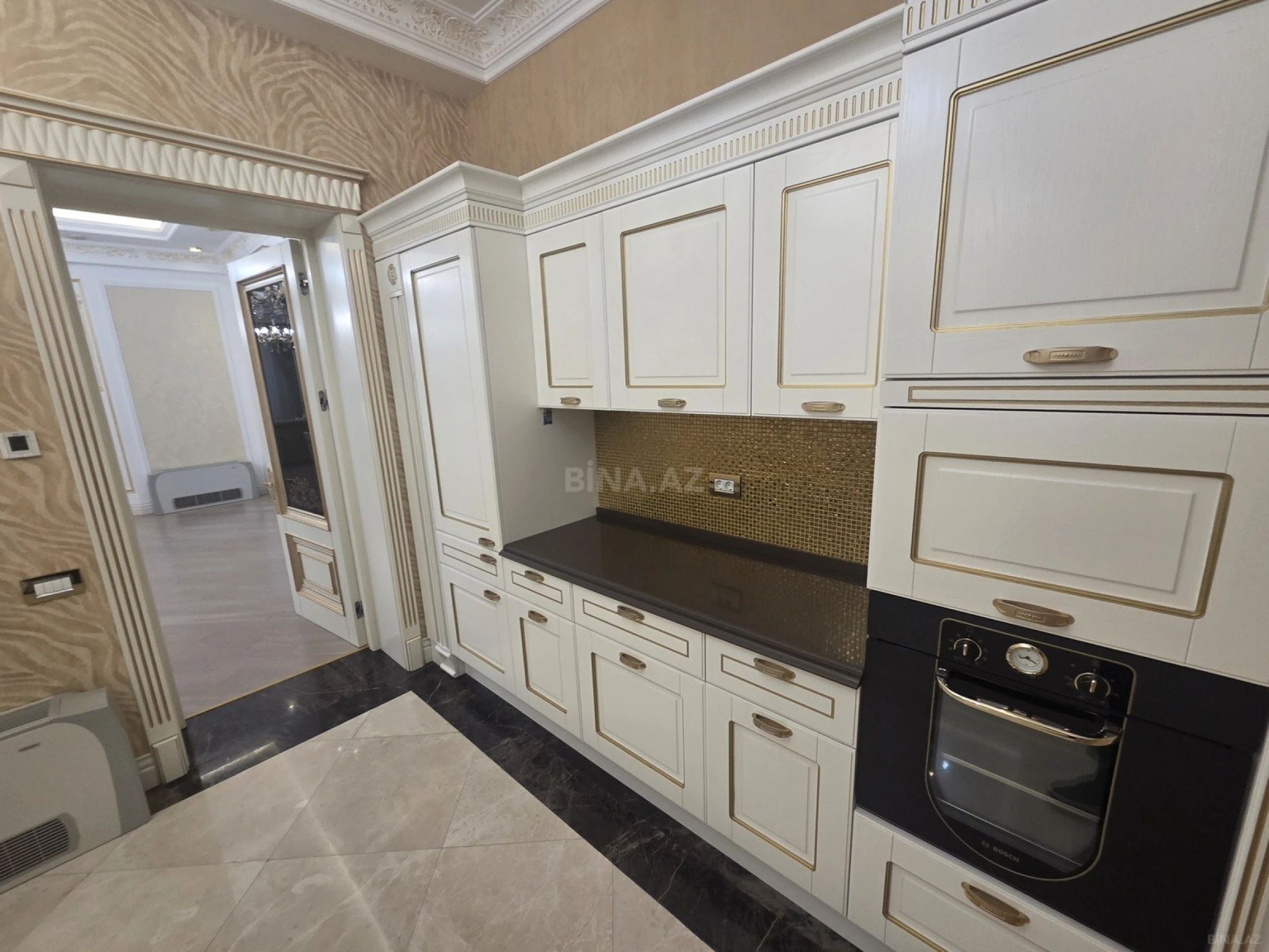 Kirayə verilir 9 otaqlı həyət evi 800 m²