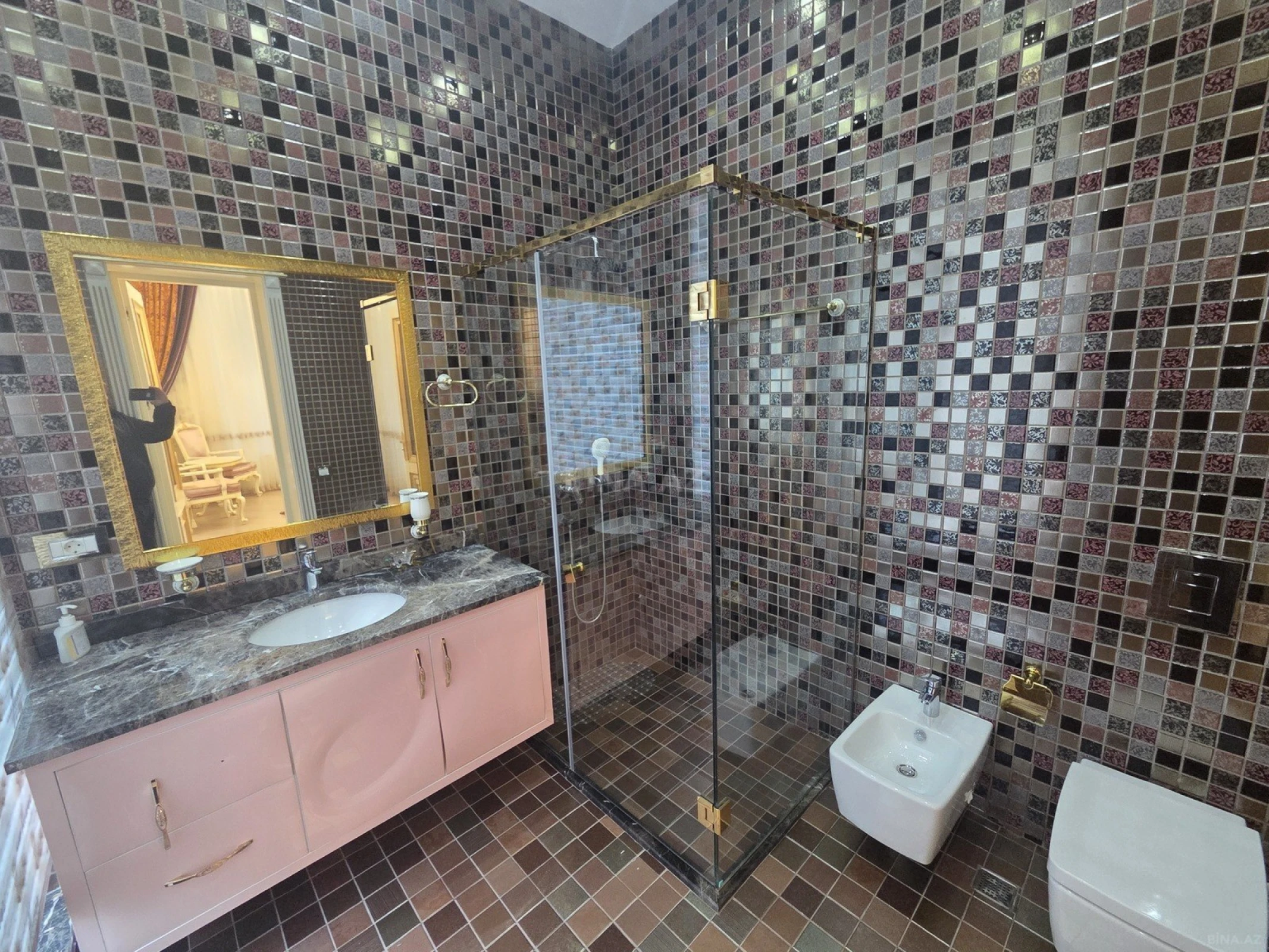 Kirayə verilir 9 otaqlı həyət evi 800 m²