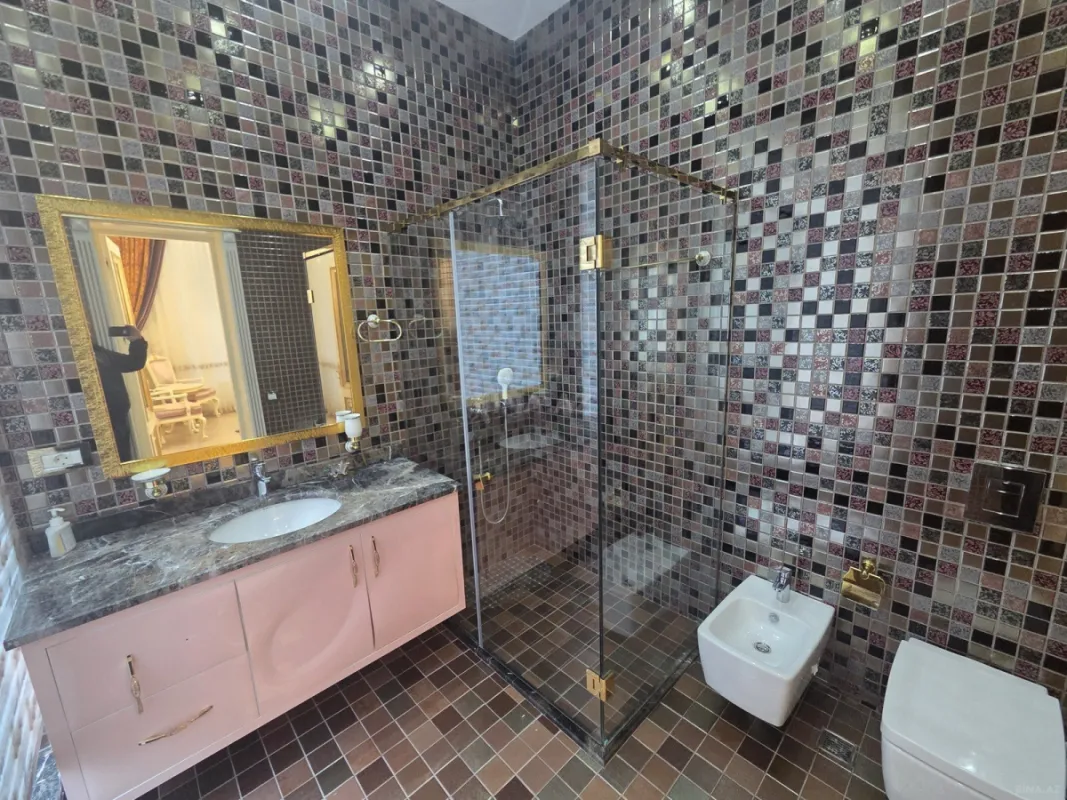 Kirayə verilir 9 otaqlı həyət evi 800 m²