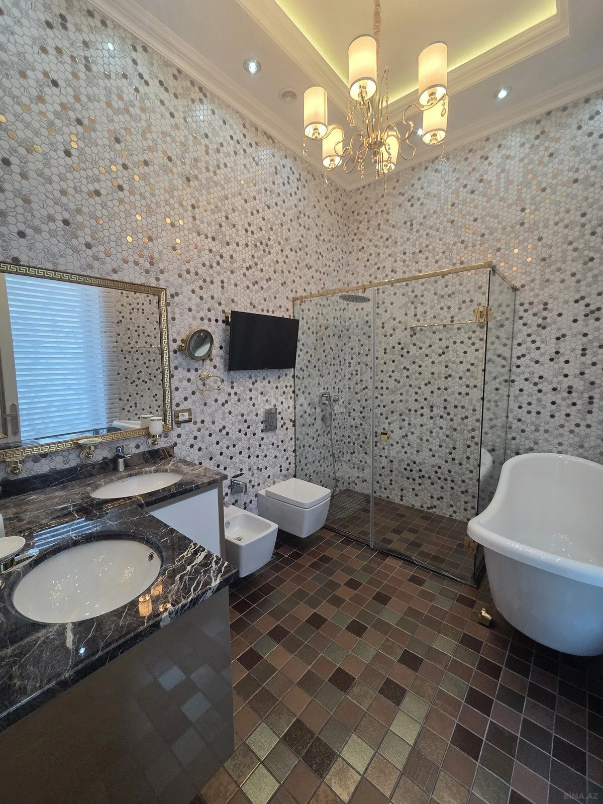 Kirayə verilir 9 otaqlı həyət evi 800 m²