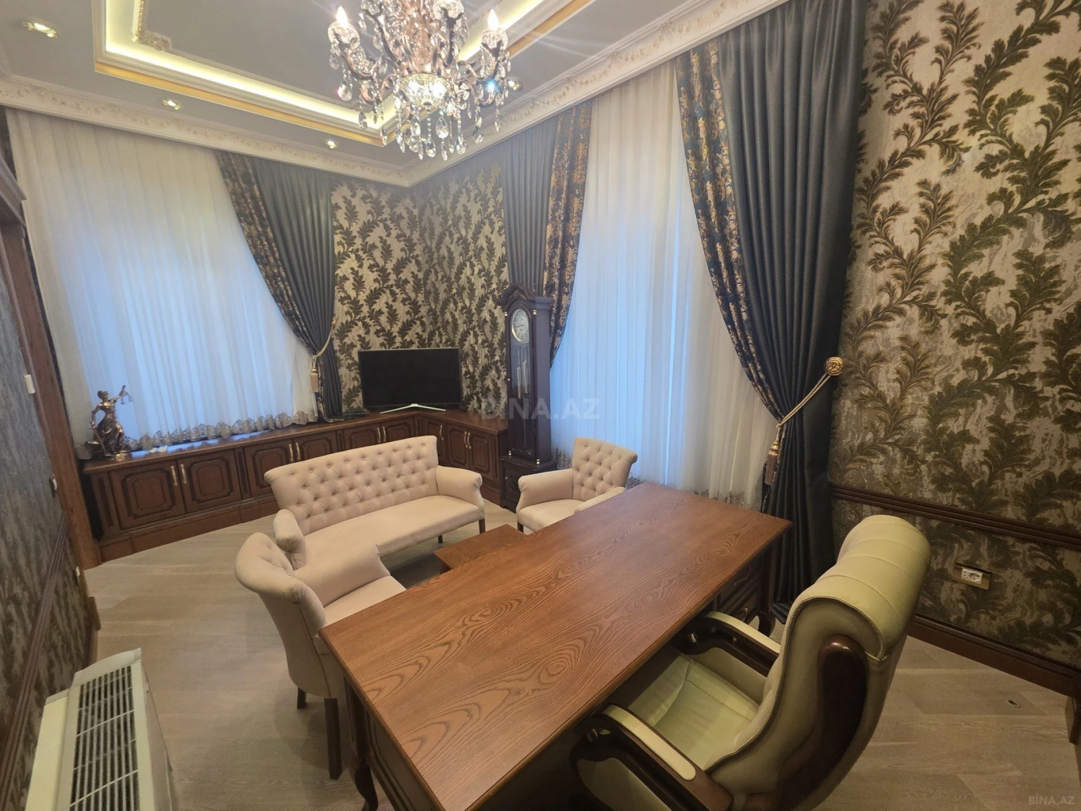 Kirayə verilir 9 otaqlı həyət evi 800 m²