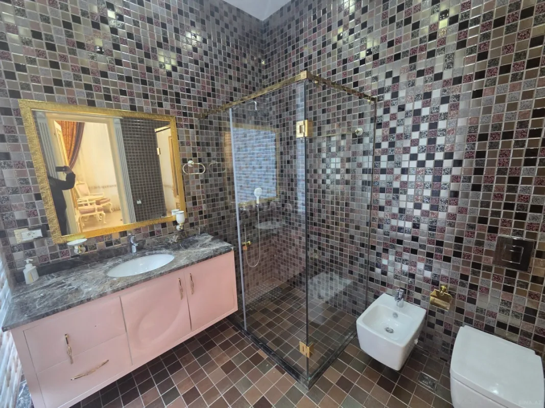 Kirayə verilir 9 otaqlı həyət evi 800 m²