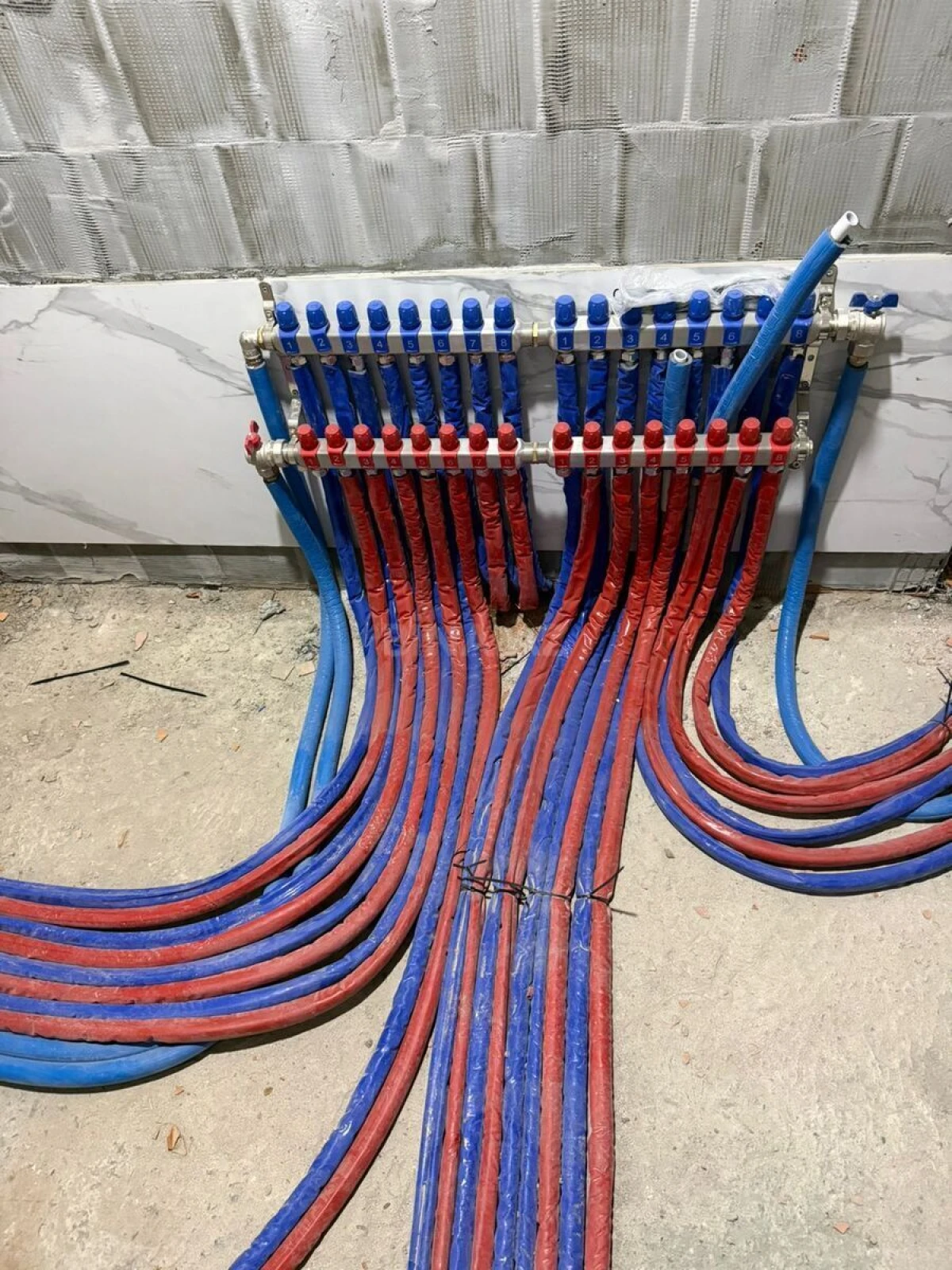 Satılır 4 otaqlı mənzil 230 m²