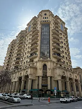 Satılır 4 otaqlı mənzil 230 m²