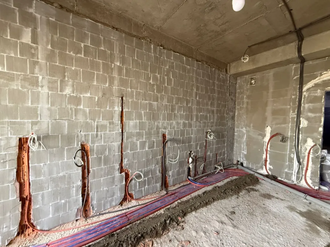 Satılır 4 otaqlı mənzil 230 m²