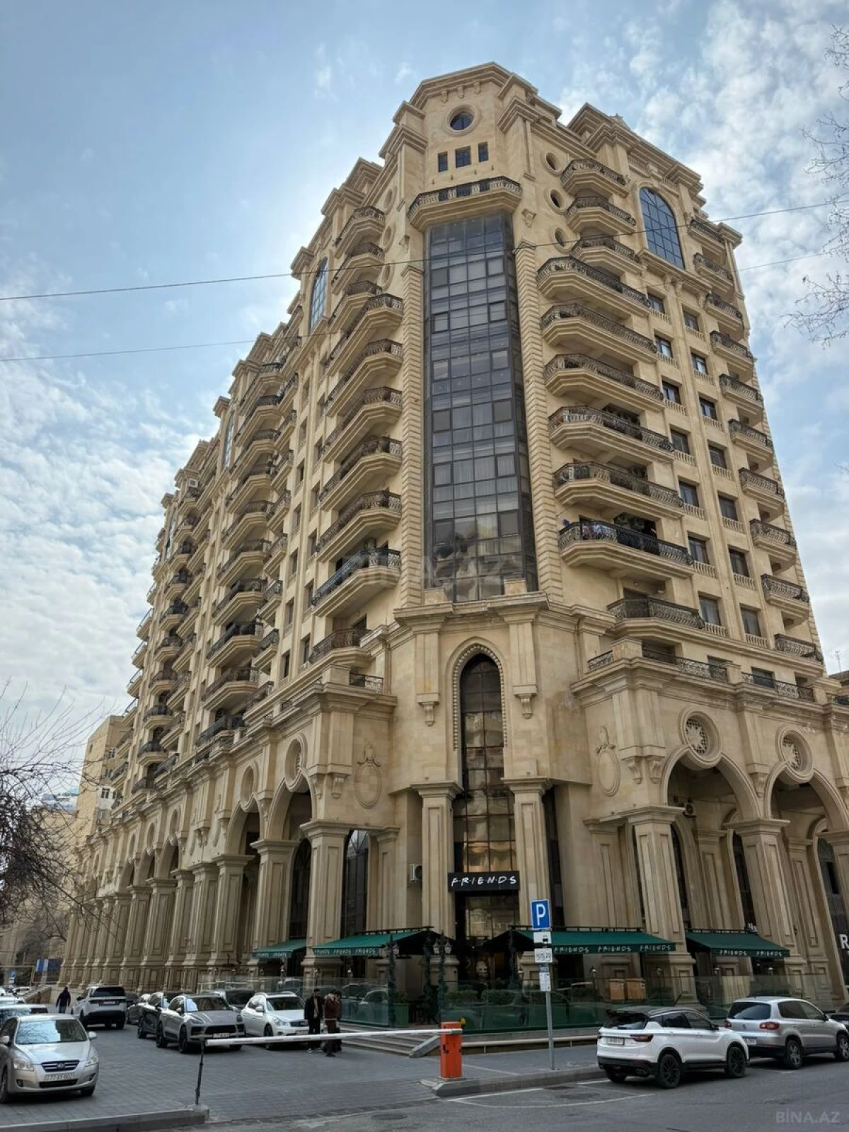 Satılır 4 otaqlı mənzil 230 m²