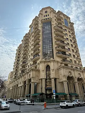 Satılır 4 otaqlı mənzil 230 m²