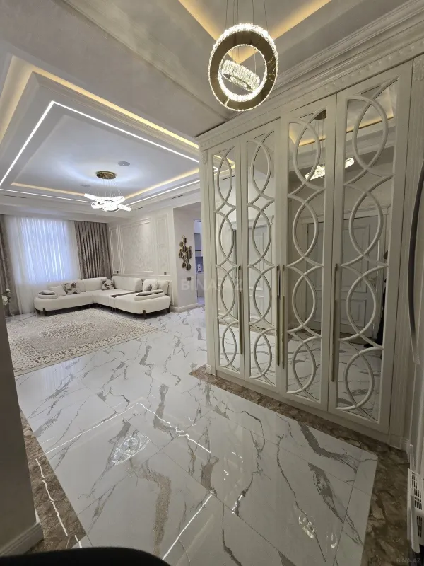 Satılır 3 otaqlı mənzil 160 m²