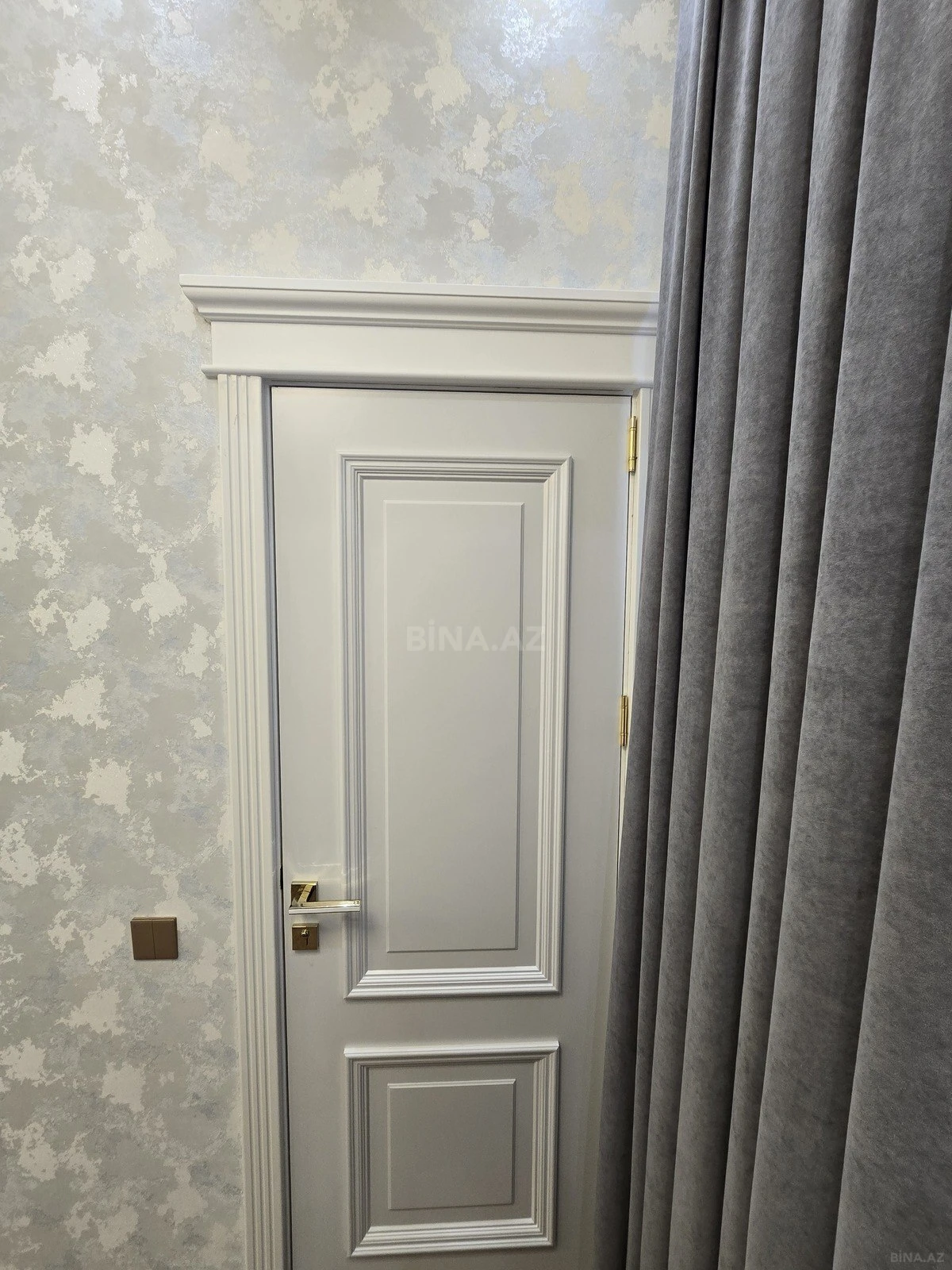 Satılır 3 otaqlı mənzil 160 m²