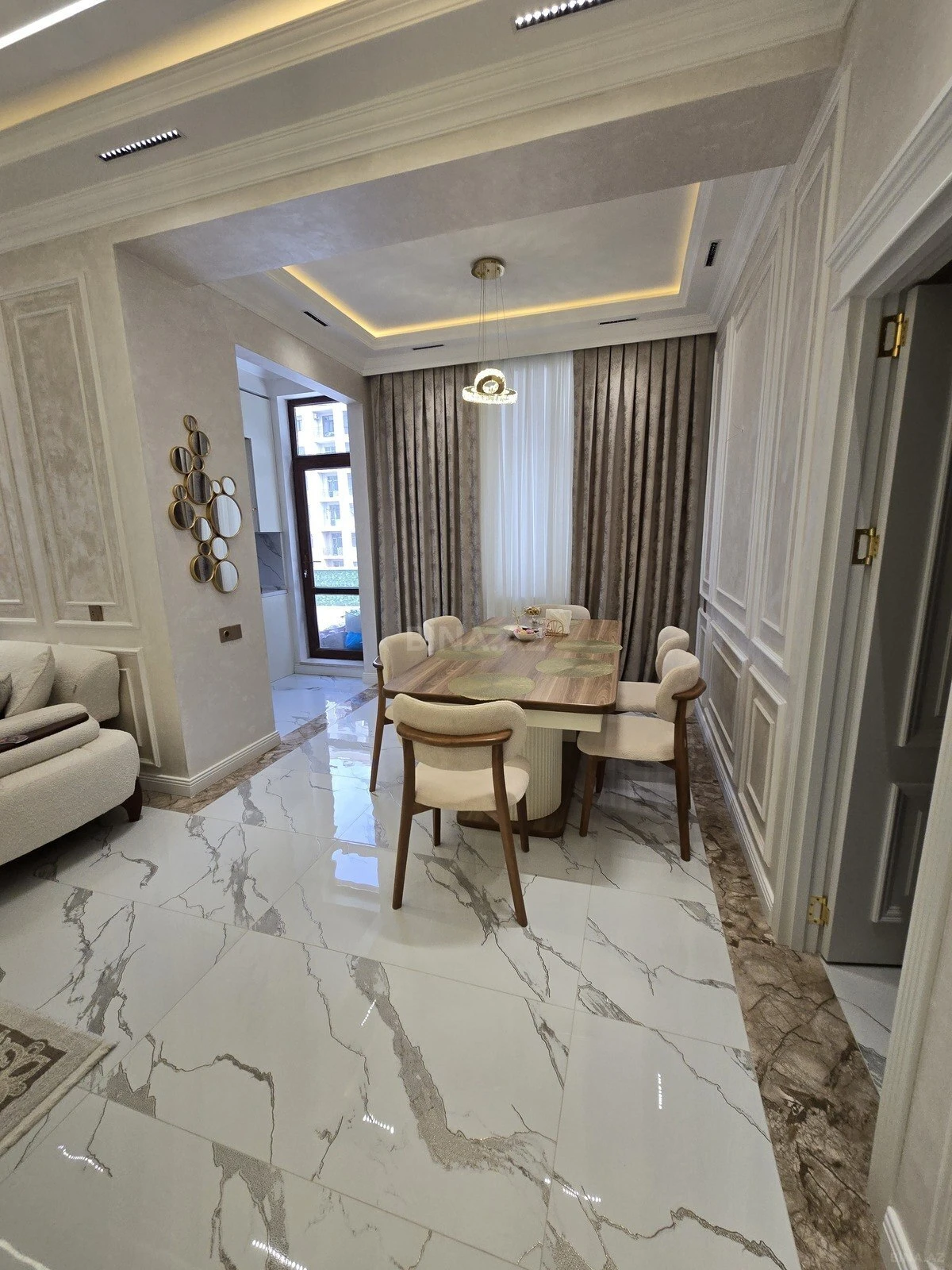 Satılır 3 otaqlı mənzil 160 m²