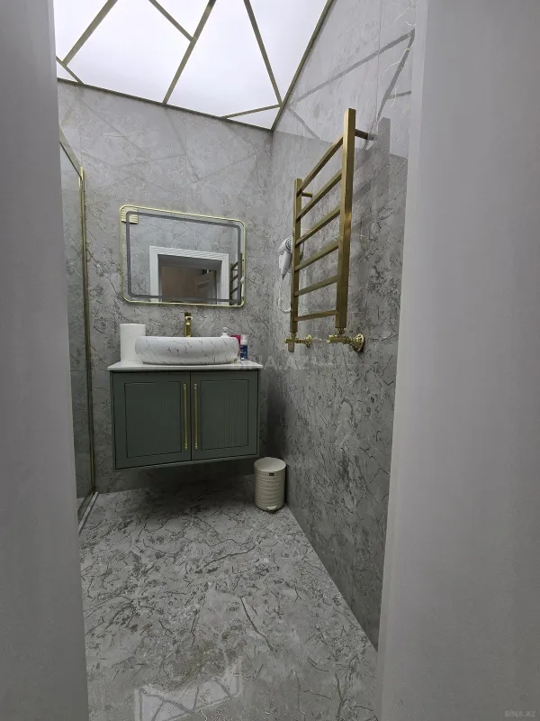 Satılır 3 otaqlı mənzil 160 m²