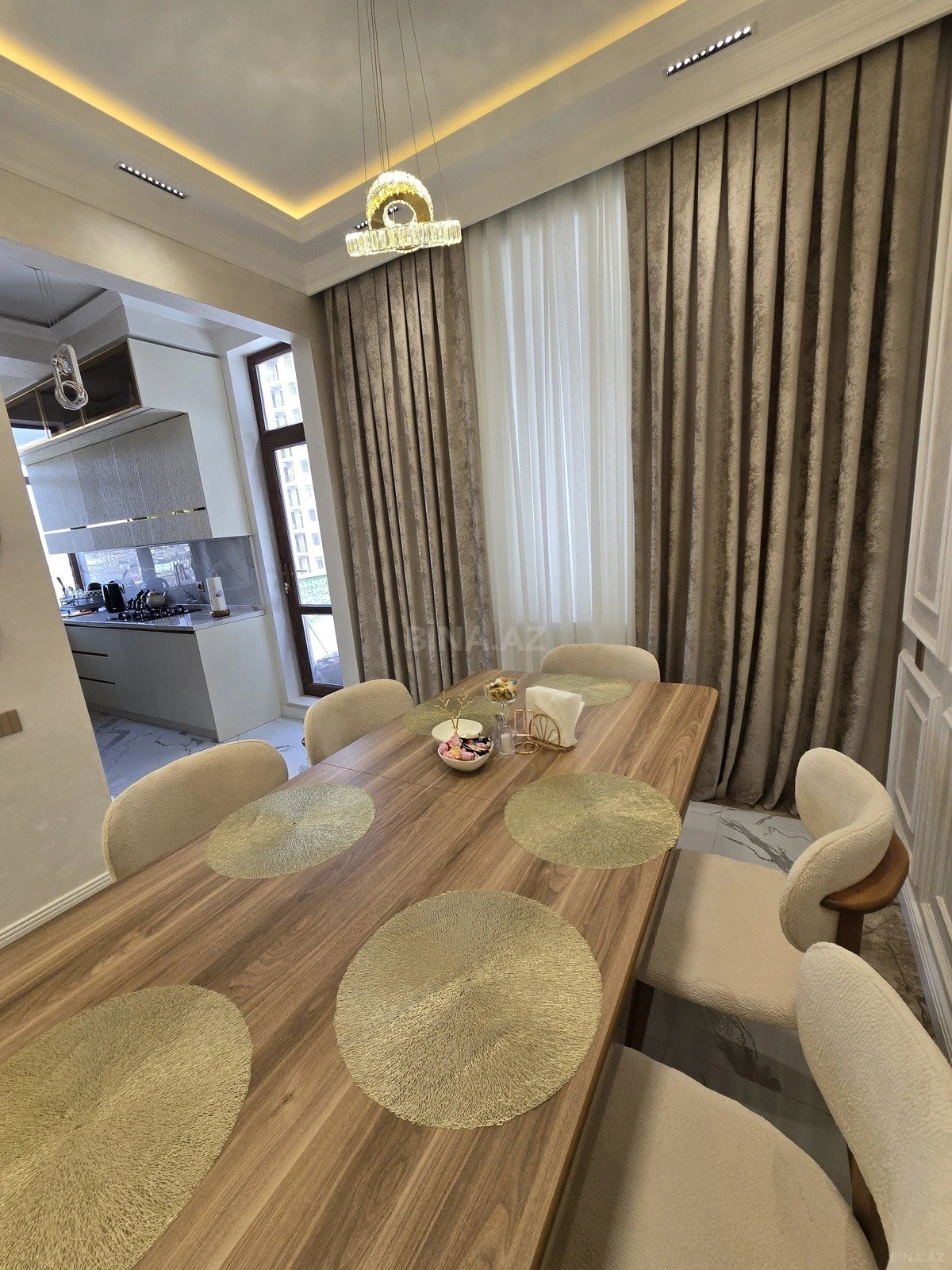 Satılır 3 otaqlı mənzil 160 m²