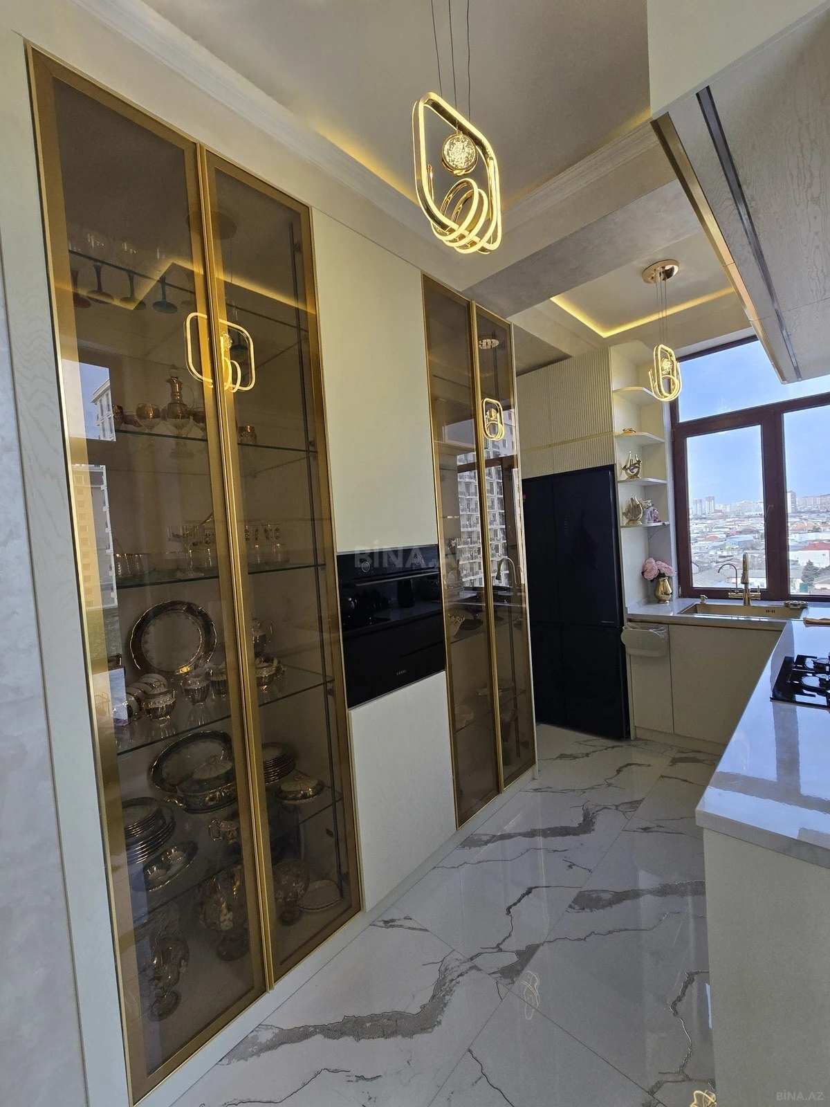 Satılır 3 otaqlı mənzil 160 m²